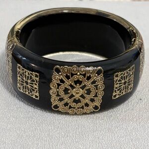 Vintage lucite bangle with brass inlay